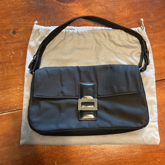 Carolee Black Bag with Dust Cover - Picture 2 of 12